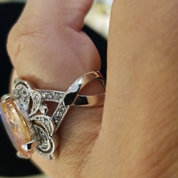 Ring - Picture 4 of 5